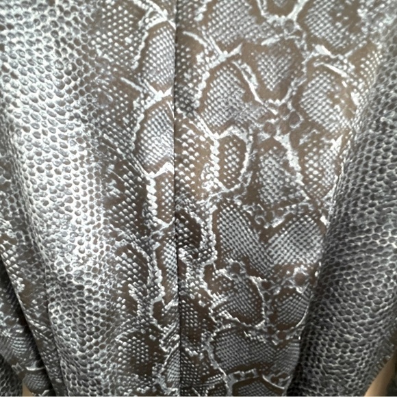 BCBGMAXAZRIA Snake Print Satin Blouse Dress Blue and Black size XXS - Picture 5 of 8